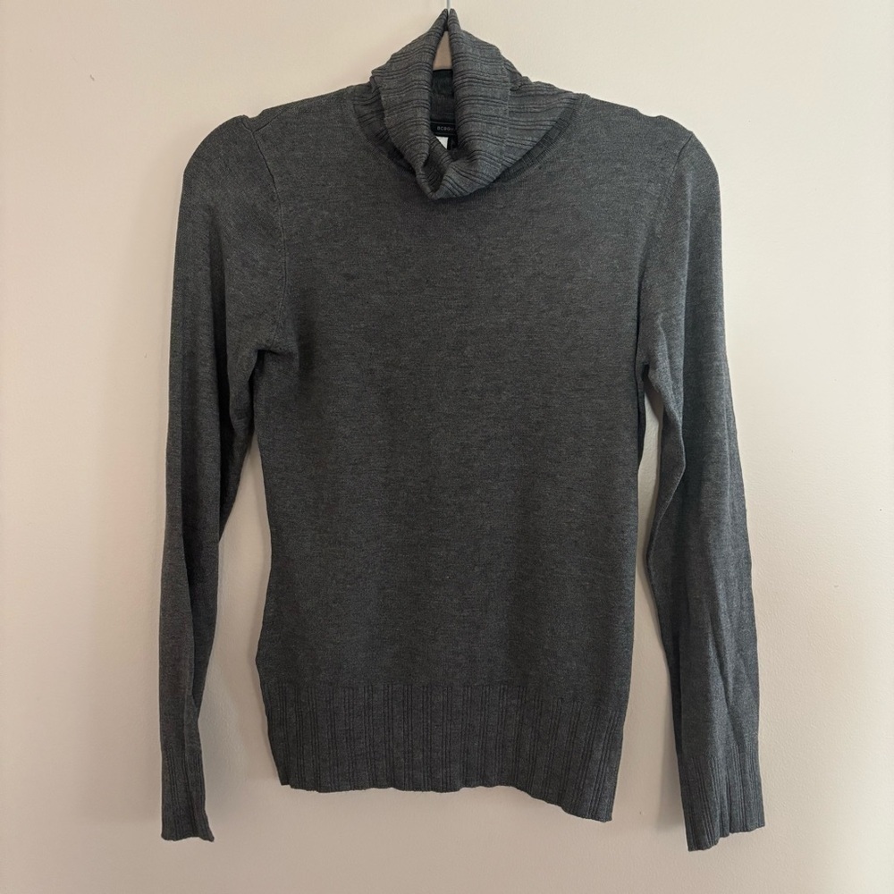 BCBGMAXAZRIA Gray Turtleneck Sweater Size M Long Sleeve Ribbed Trim - Picture 1 of 2